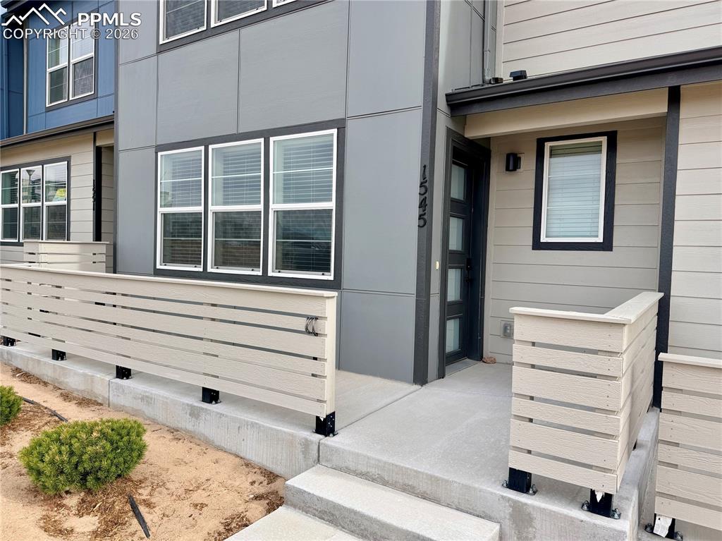 Image 2 of 23: Entry