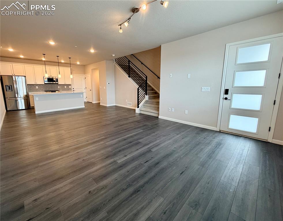 Image 5 of 23: Living Room