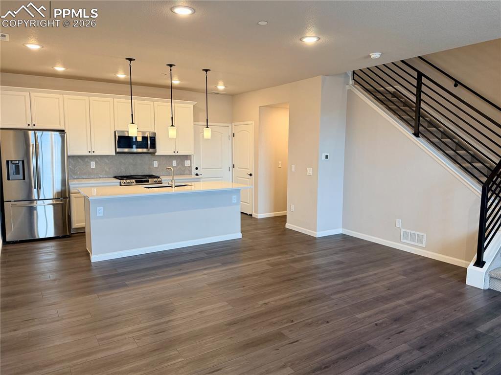 Image 7 of 23: Kitchen