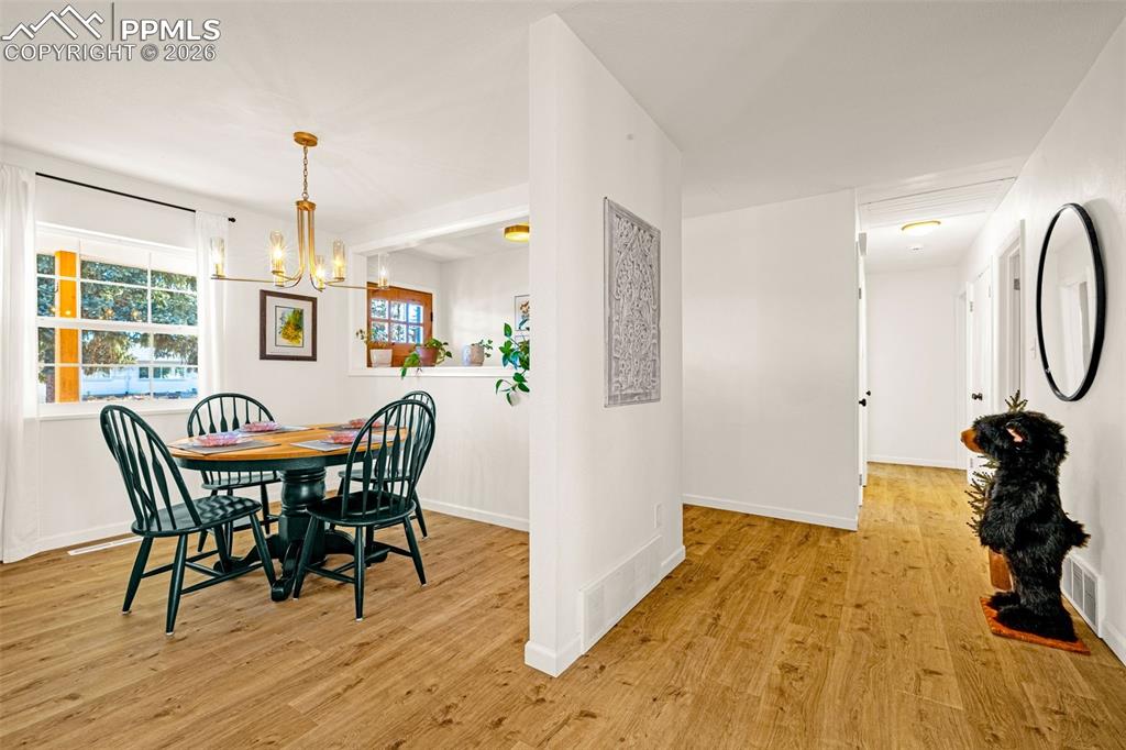 Image 11 of 44: Dining Area