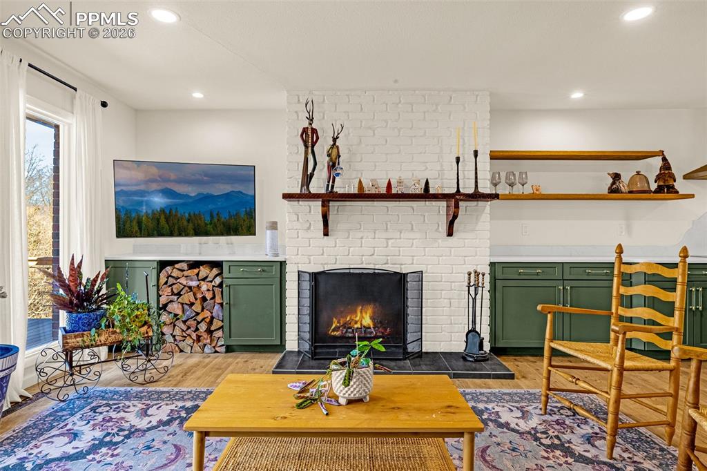 Image 14 of 44: Living Room