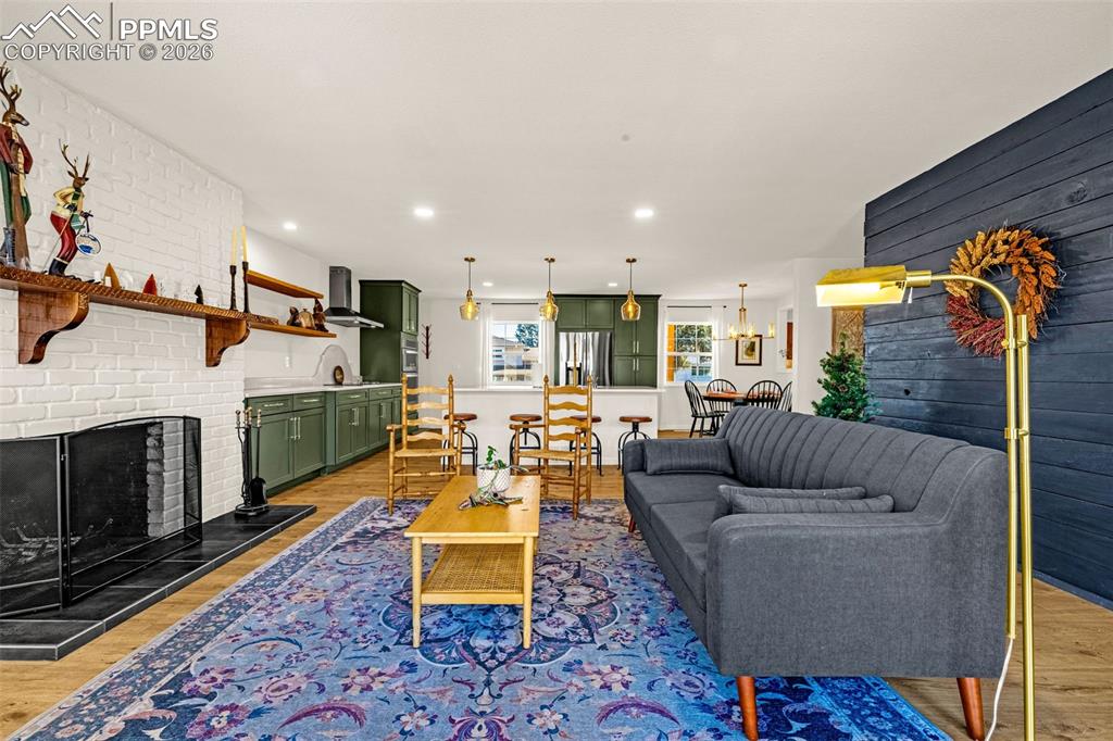 Image 16 of 44: Living Room