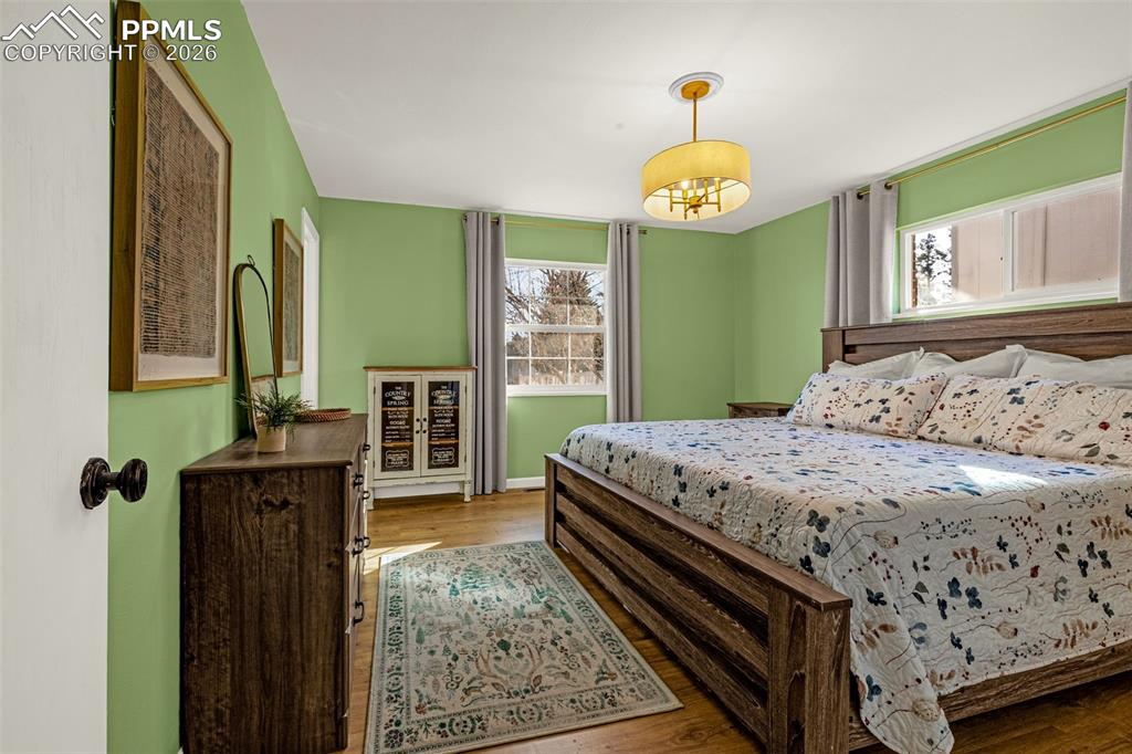 Image 17 of 44: Bedroom