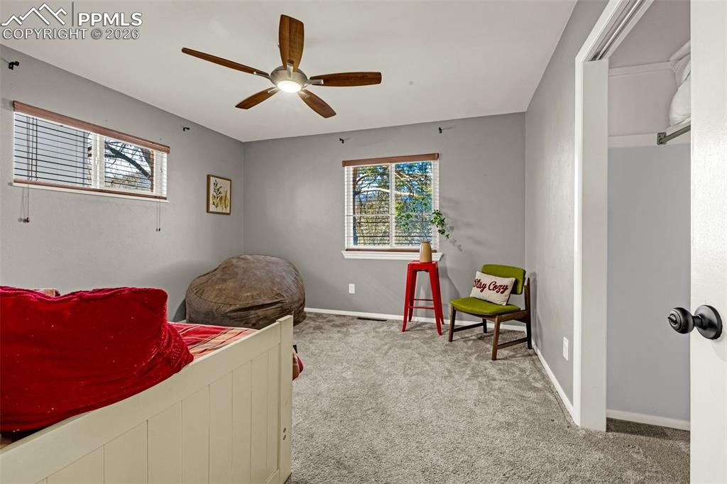 Image 22 of 44: Bedroom