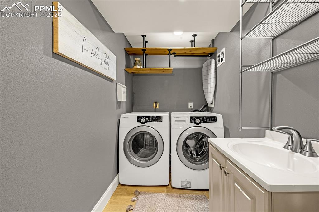 Image 31 of 44: Laundry