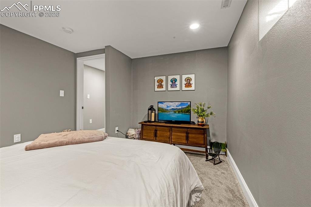 Image 37 of 44: Bedroom