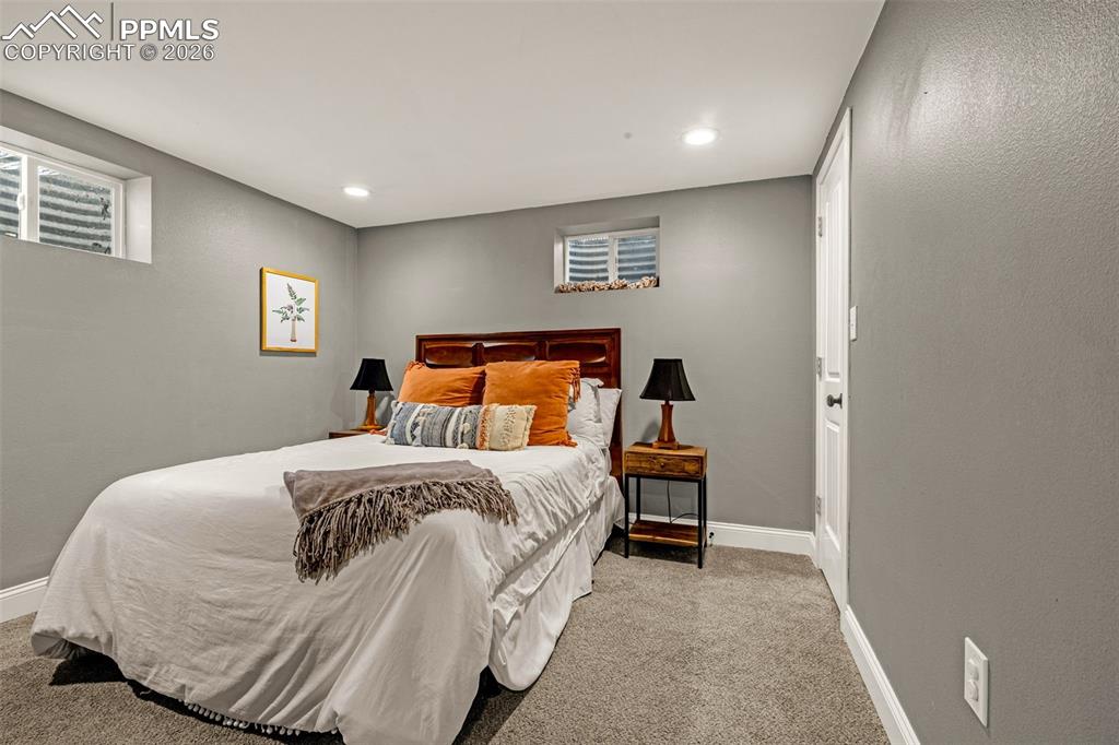 Image 38 of 44: Bedroom