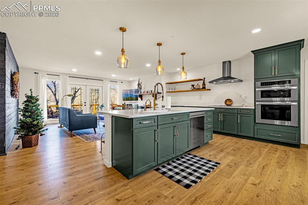 Image 4 of 44: Kitchen