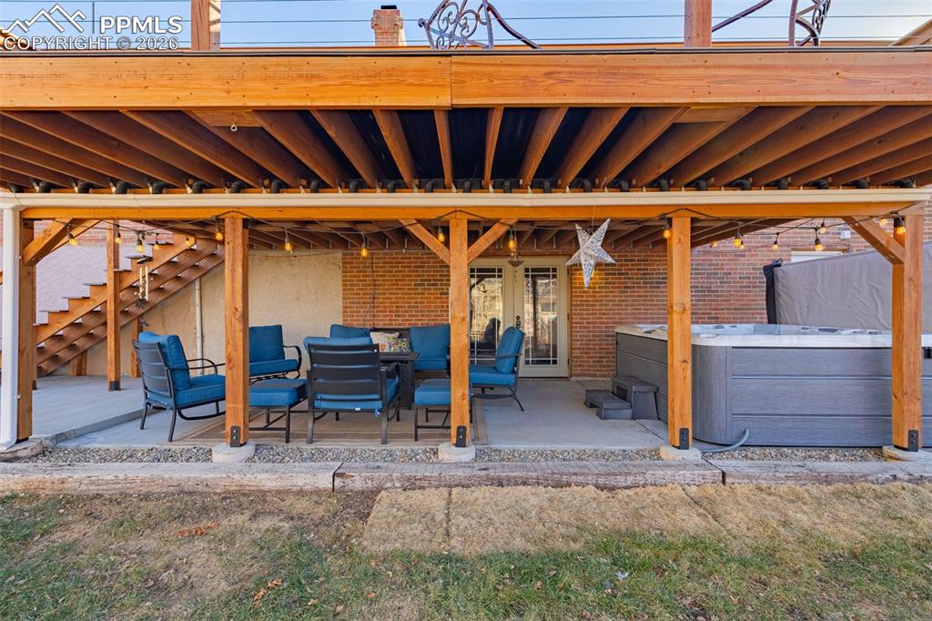 Image 40 of 44: Patio