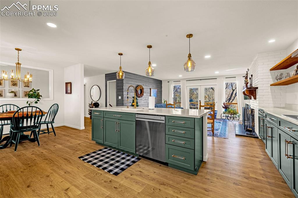 Image 5 of 44: Kitchen