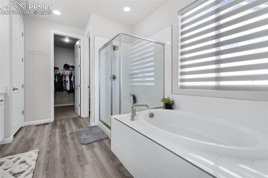 Image 13 of 31: Bathroom