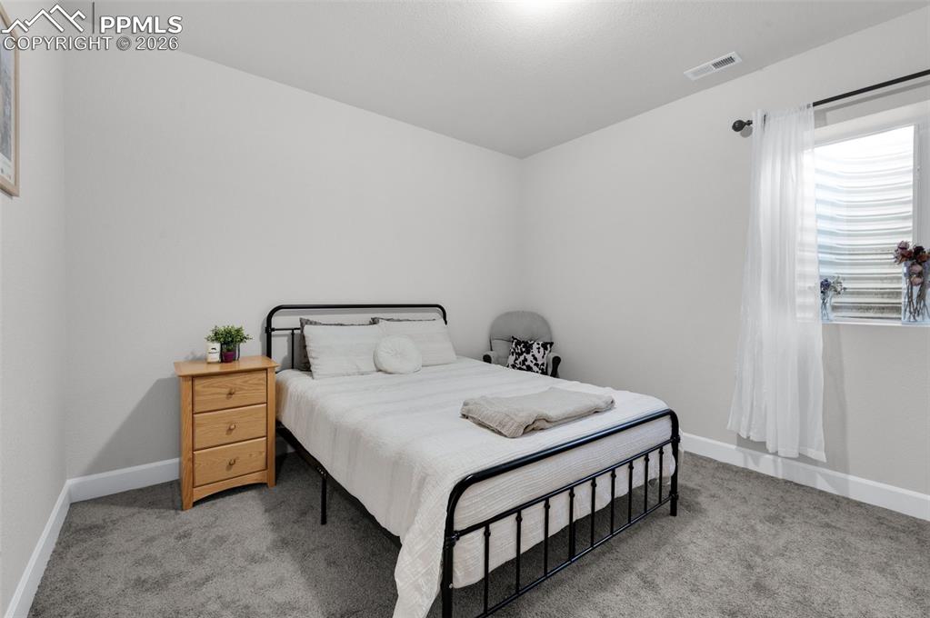 Image 24 of 31: Bedroom