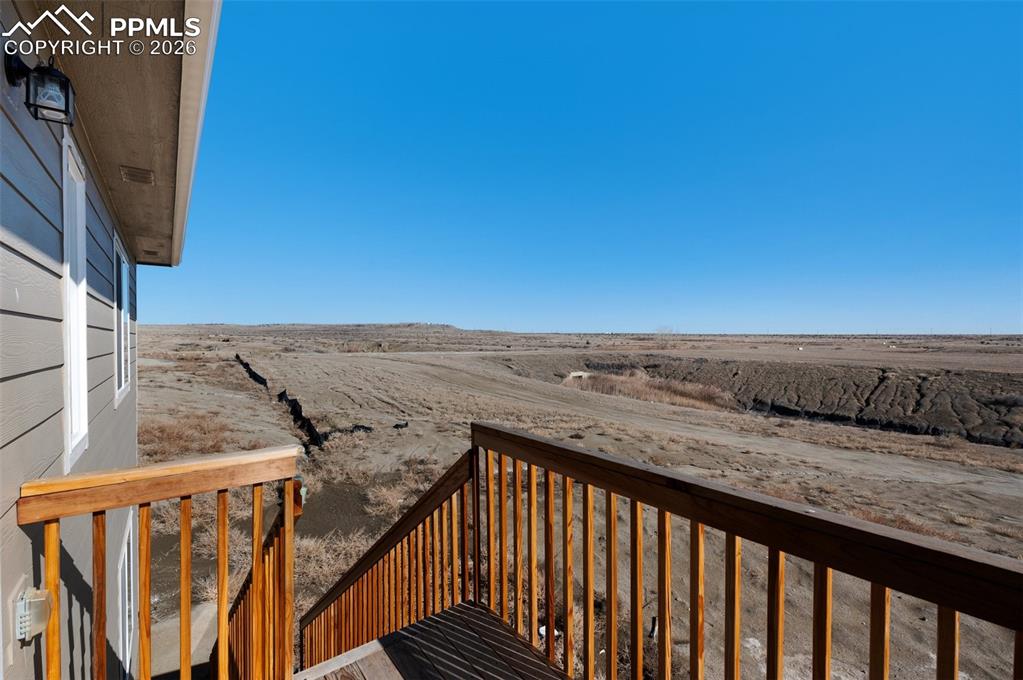 Image 27 of 31: Deck