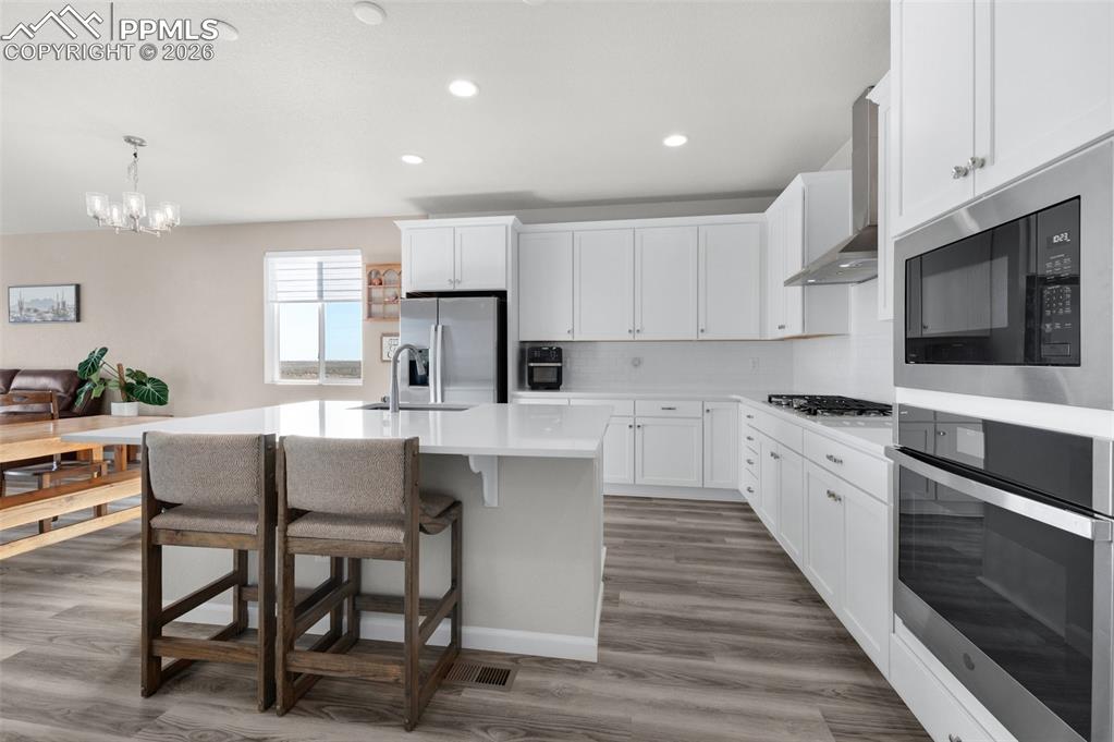 Image 7 of 31: Kitchen