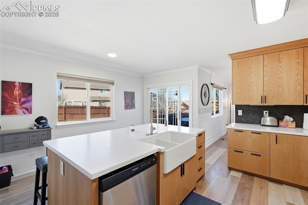 Image 12 of 50: Kitchen