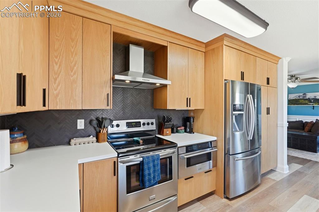 Image 14 of 50: Kitchen