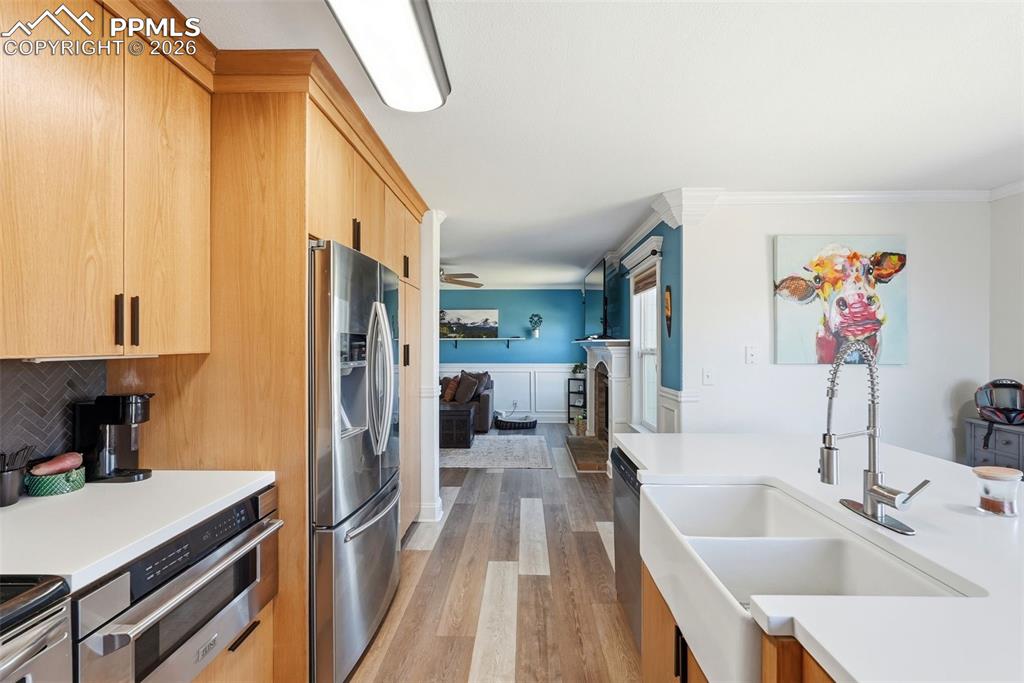 Image 15 of 50: Kitchen