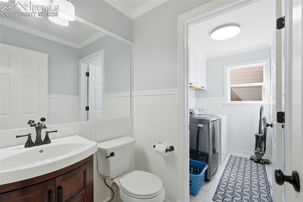 Image 19 of 50: Bathroom