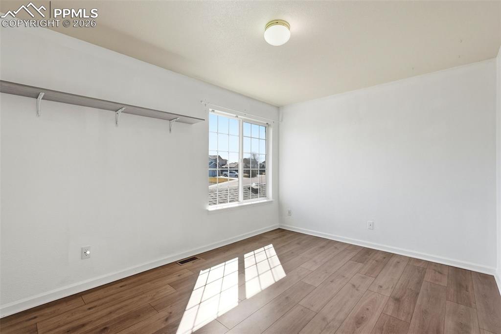 Image 30 of 50: Bedroom