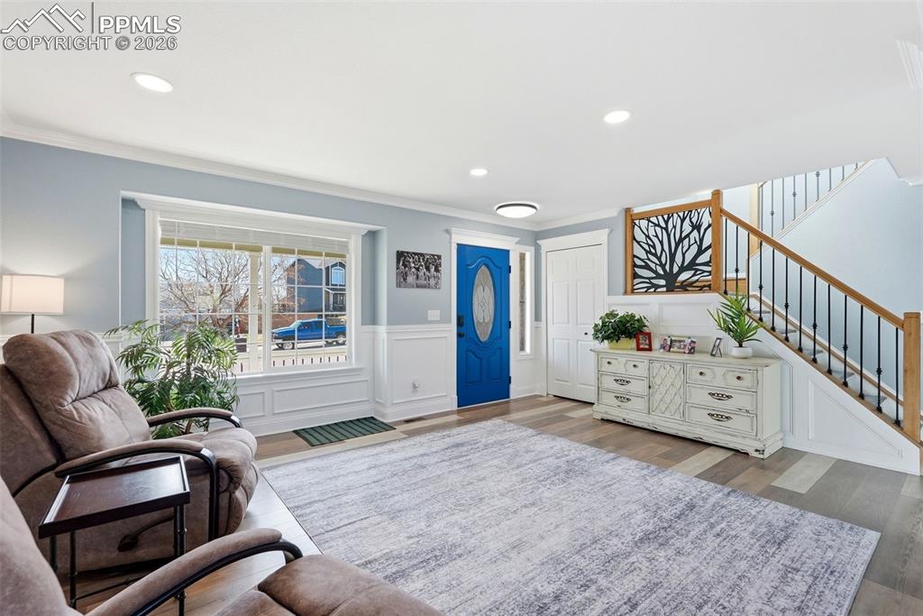 Image 6 of 50: Living Room