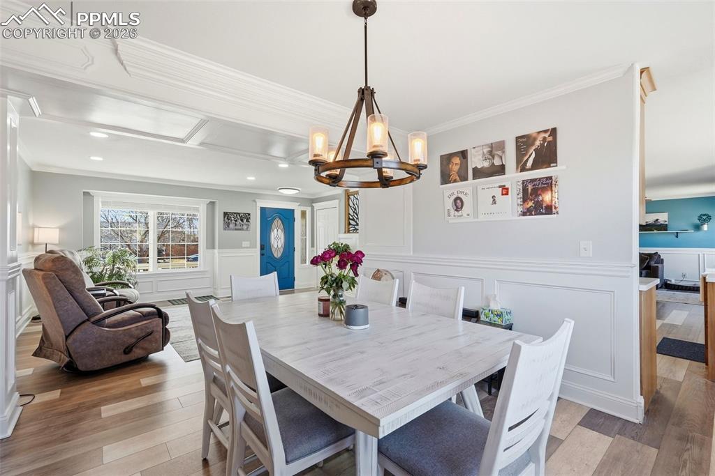 Image 9 of 50: Dining Room