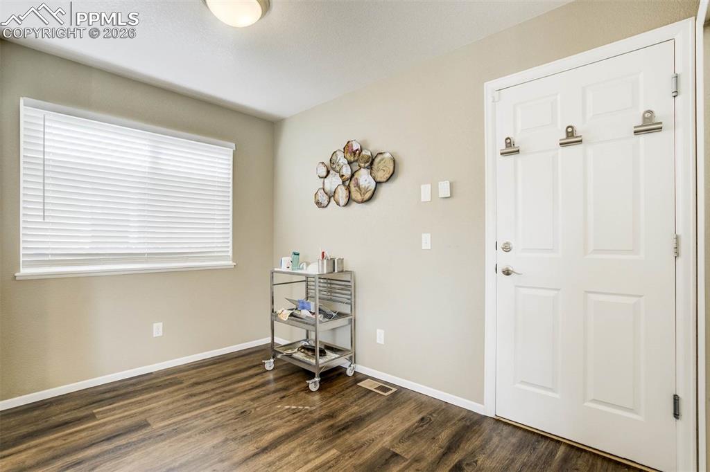 Image 12 of 42: Dining Room