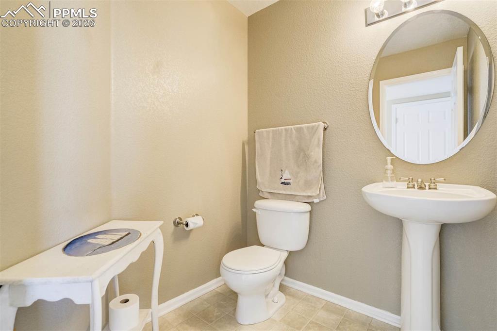 Image 14 of 42: Bathroom