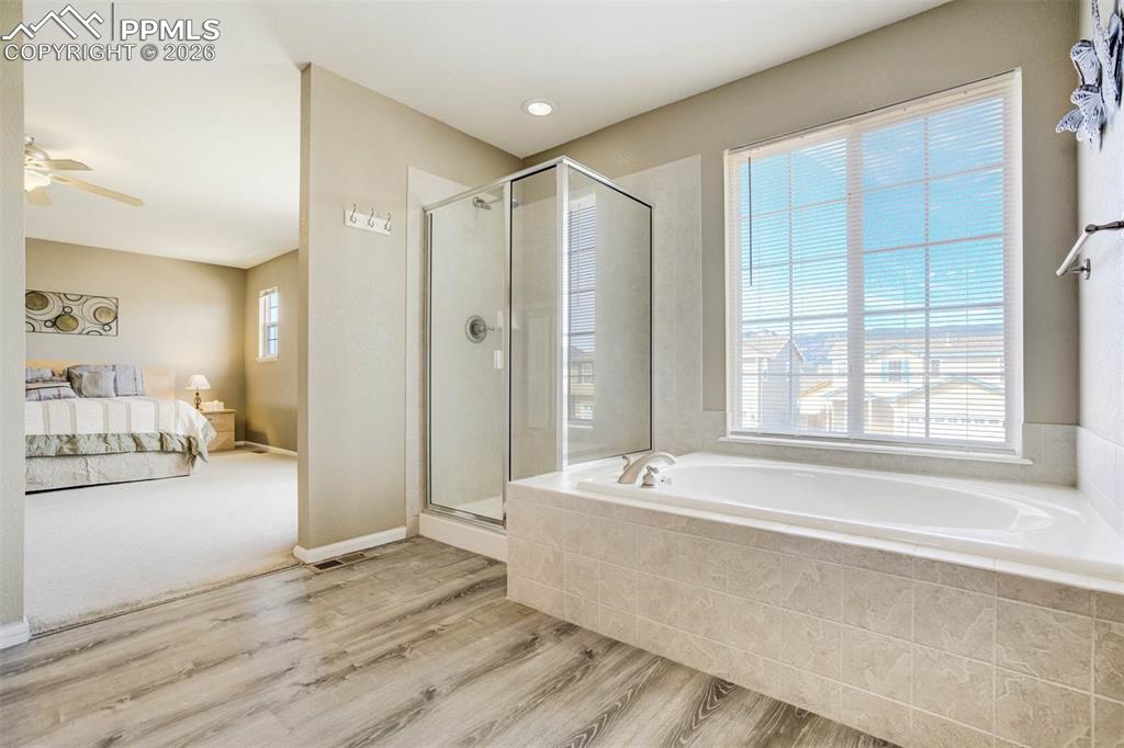 Image 24 of 42: Bathroom