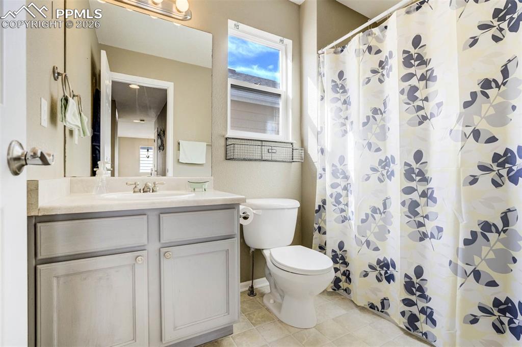 Image 30 of 42: Bathroom