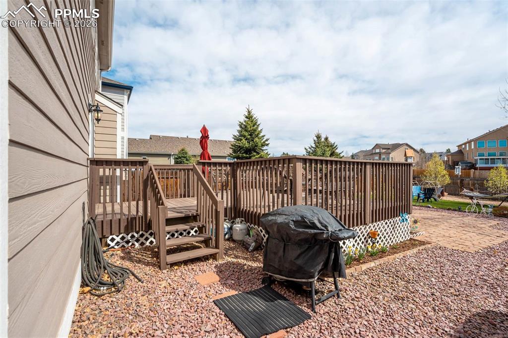 Image 36 of 42: Yard