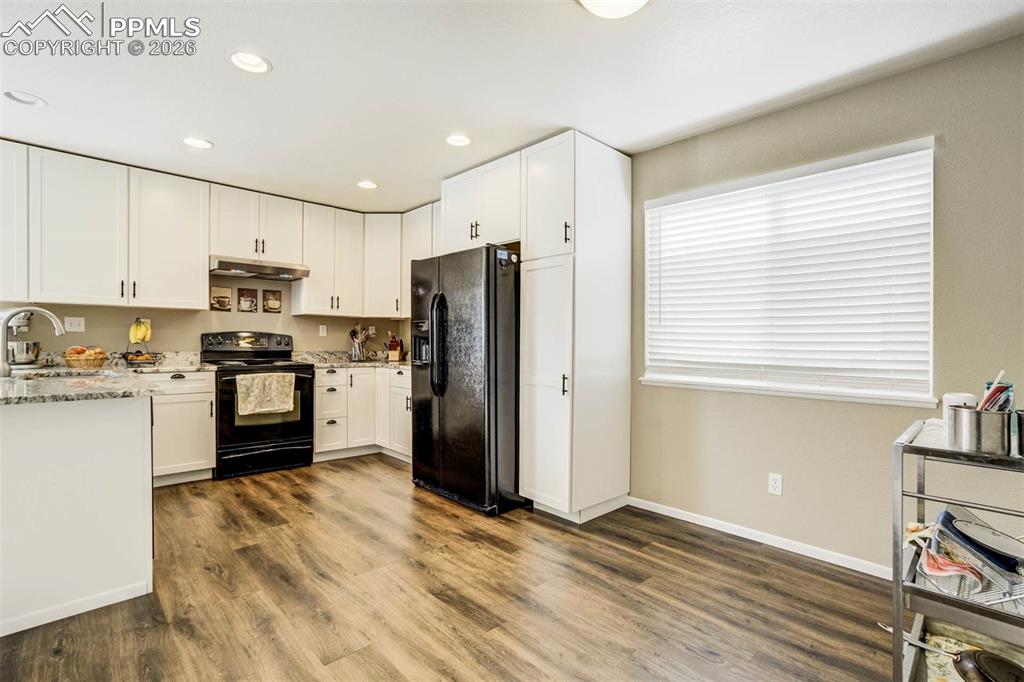 Image 8 of 42: Kitchen