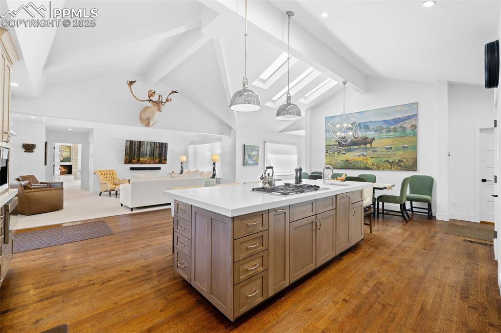 Image 12 of 43: Kitchen