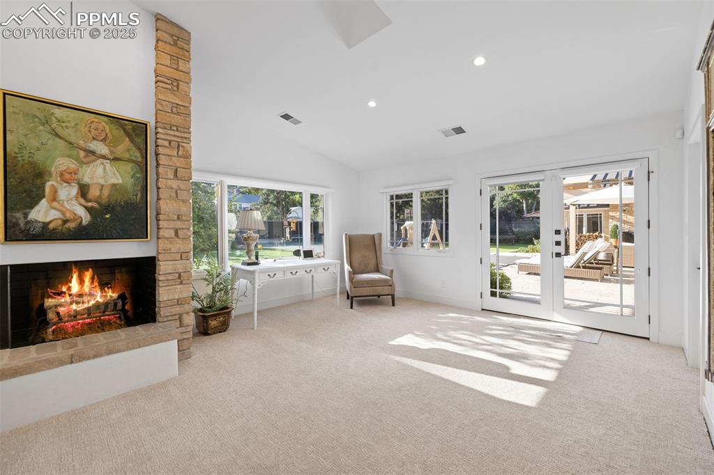 Image 20 of 43: Sitting Room