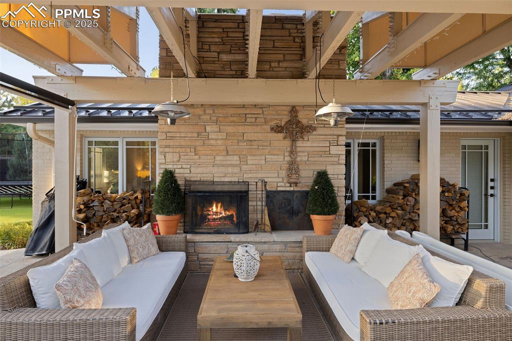 Image 36 of 43: Patio