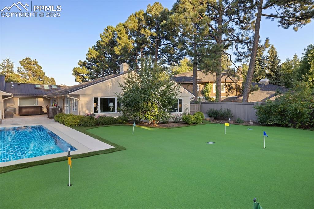 Image 40 of 43: Pool