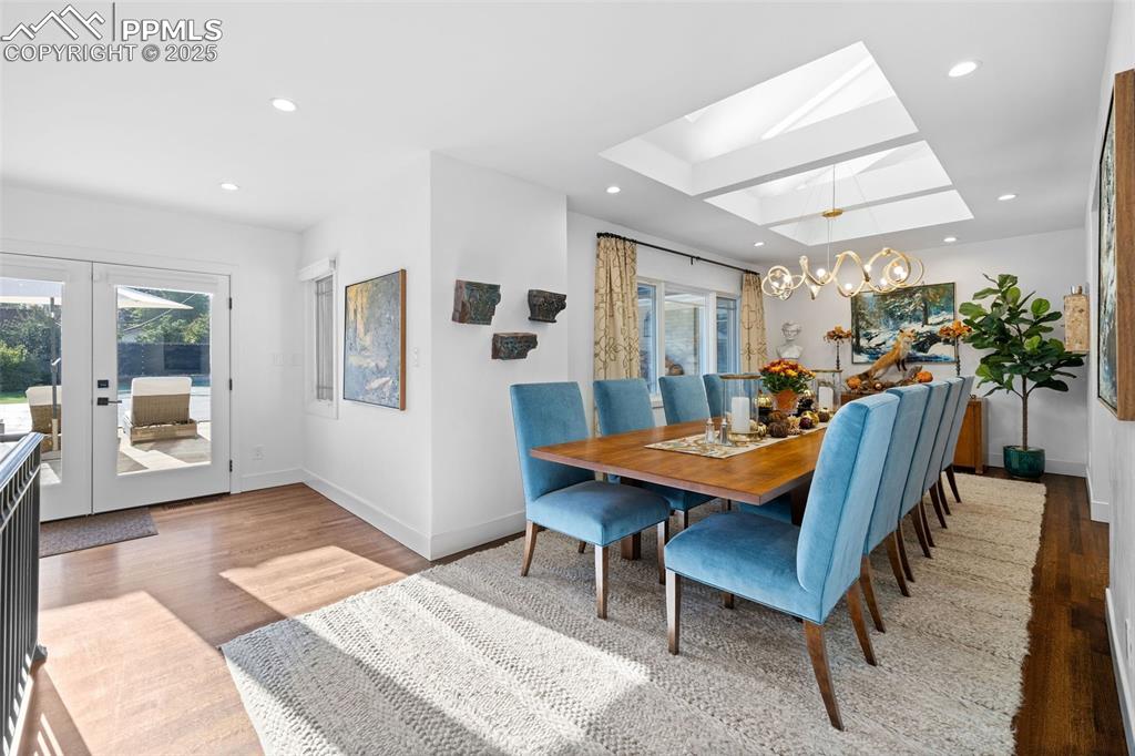 Image 7 of 43: Dining Area