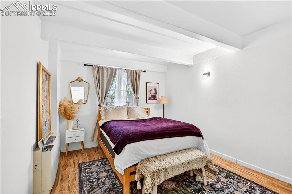 Image 15 of 24: Bedroom