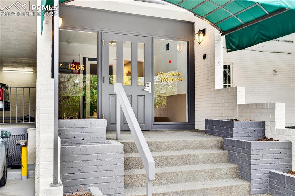 Image 3 of 24: Entry