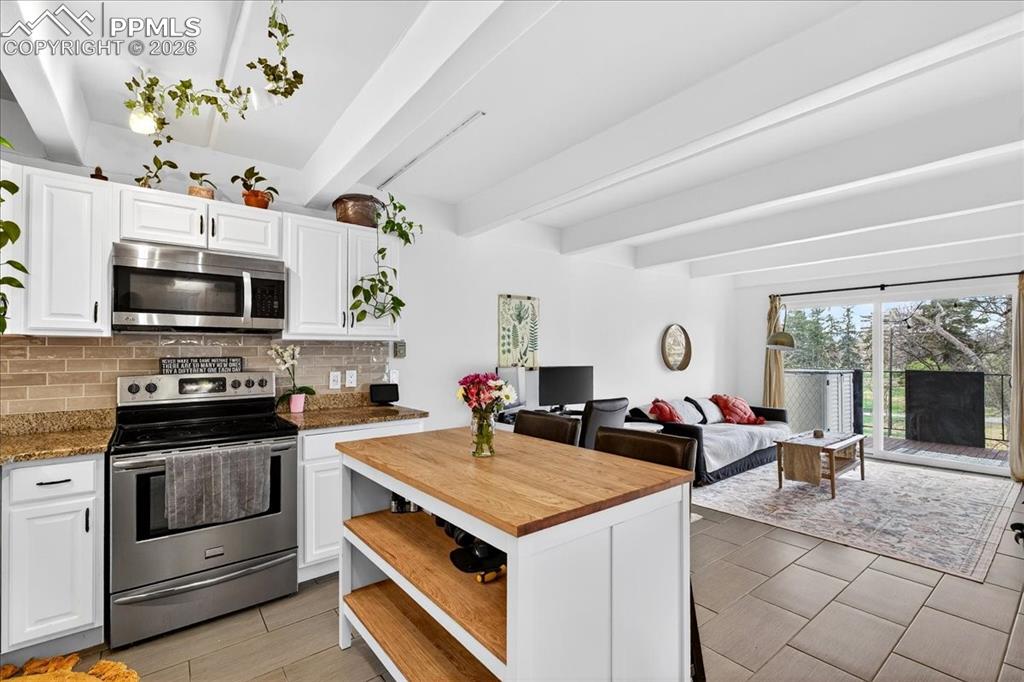 Image 4 of 24: Kitchen