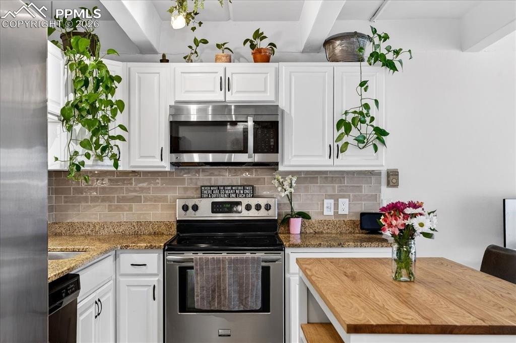 Image 6 of 24: Kitchen