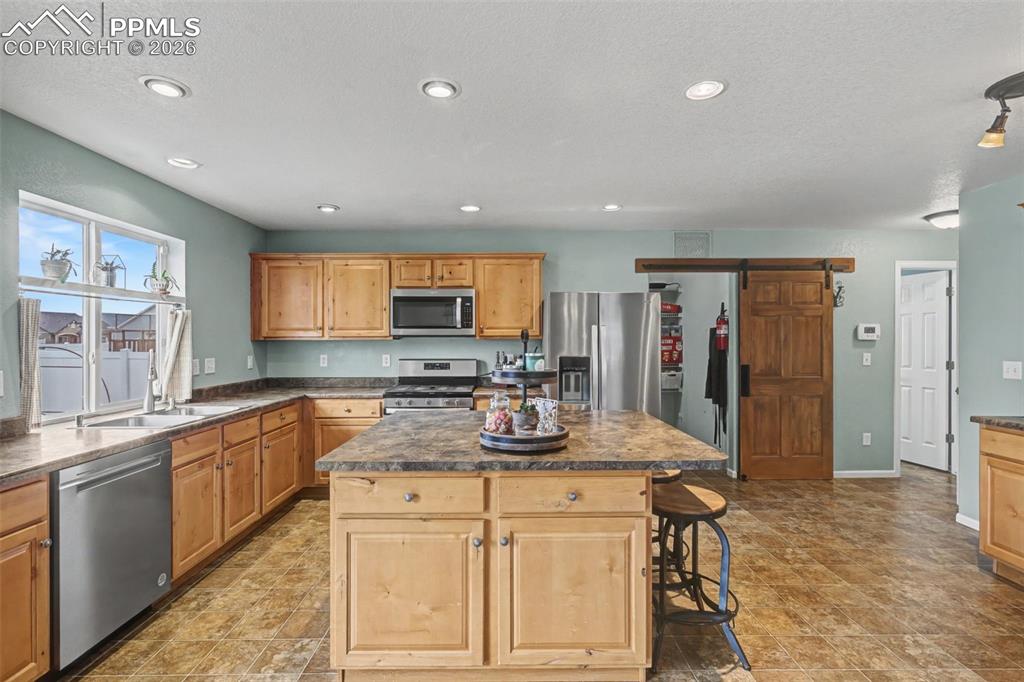 Image 11 of 47: Kitchen