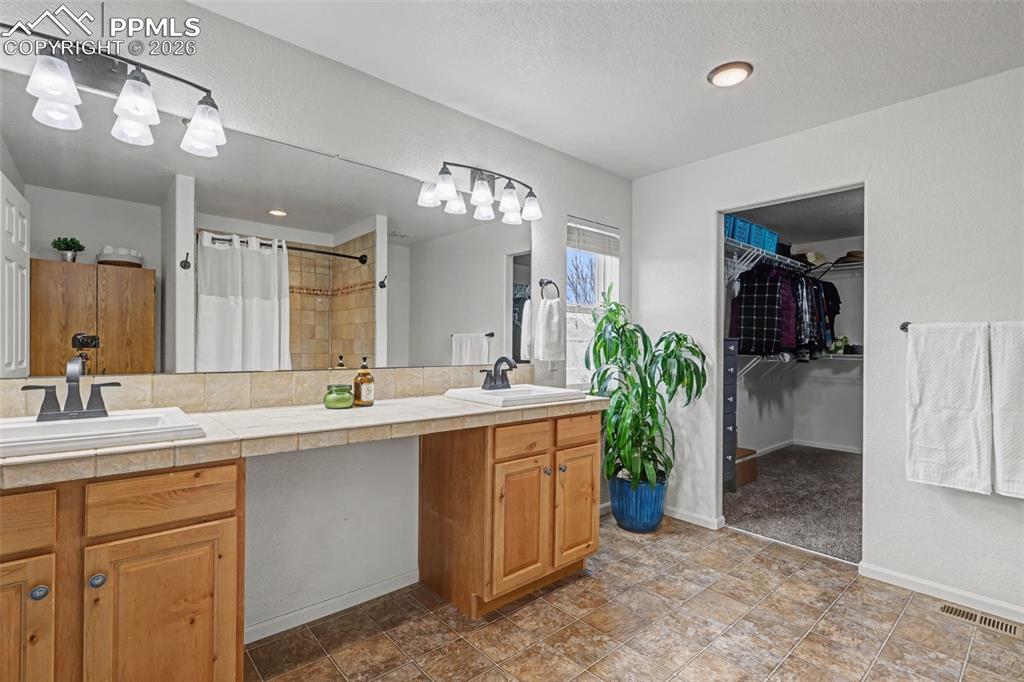 Image 19 of 47: Primary Bathroom Photo #2