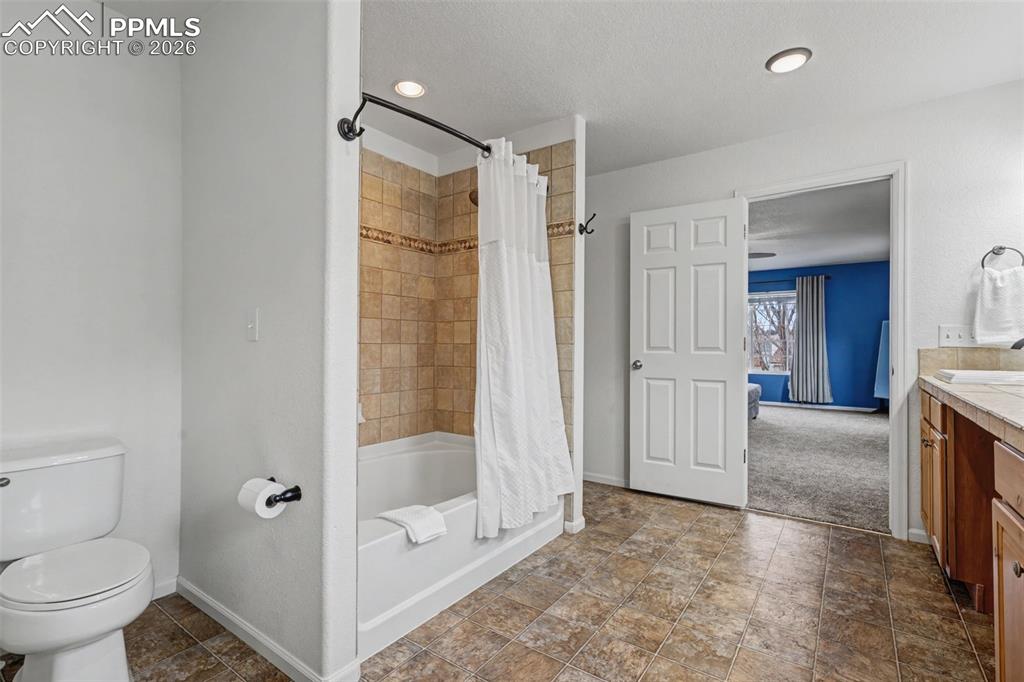 Image 20 of 47: Primary Bathroom Photo #3