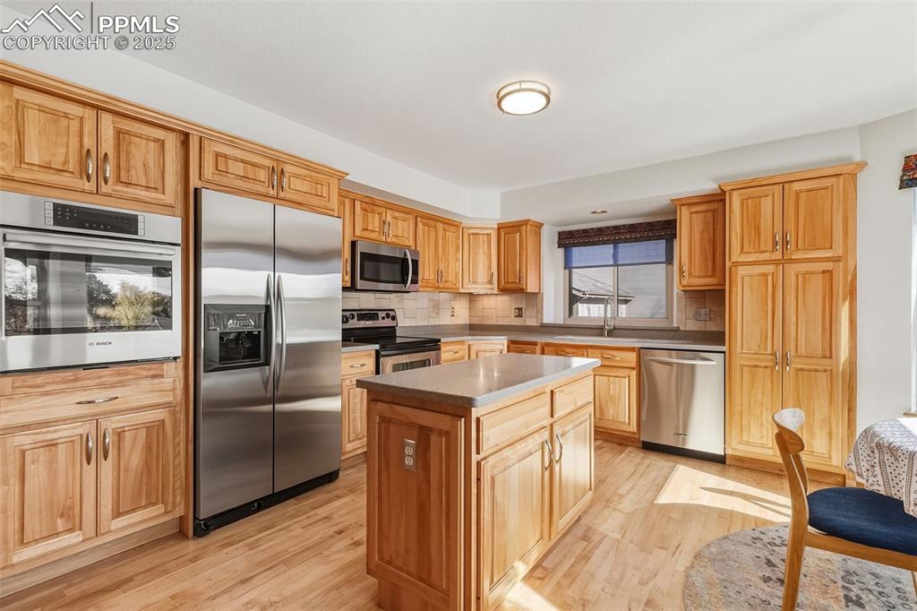 Image 13 of 46: Kitchen