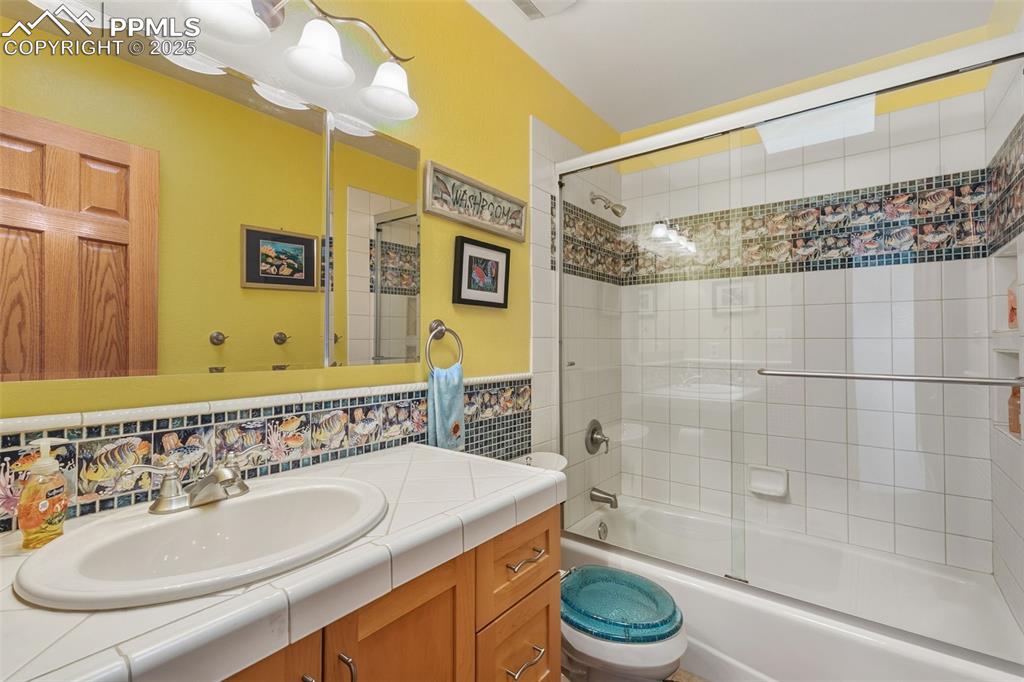 Image 31 of 46: Bathroom