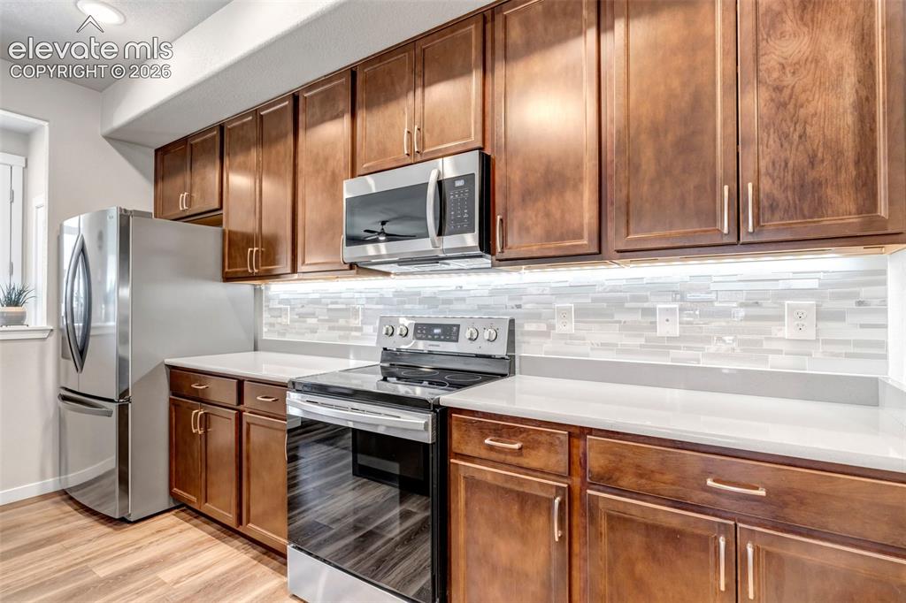 Image 11 of 50: Kitchen