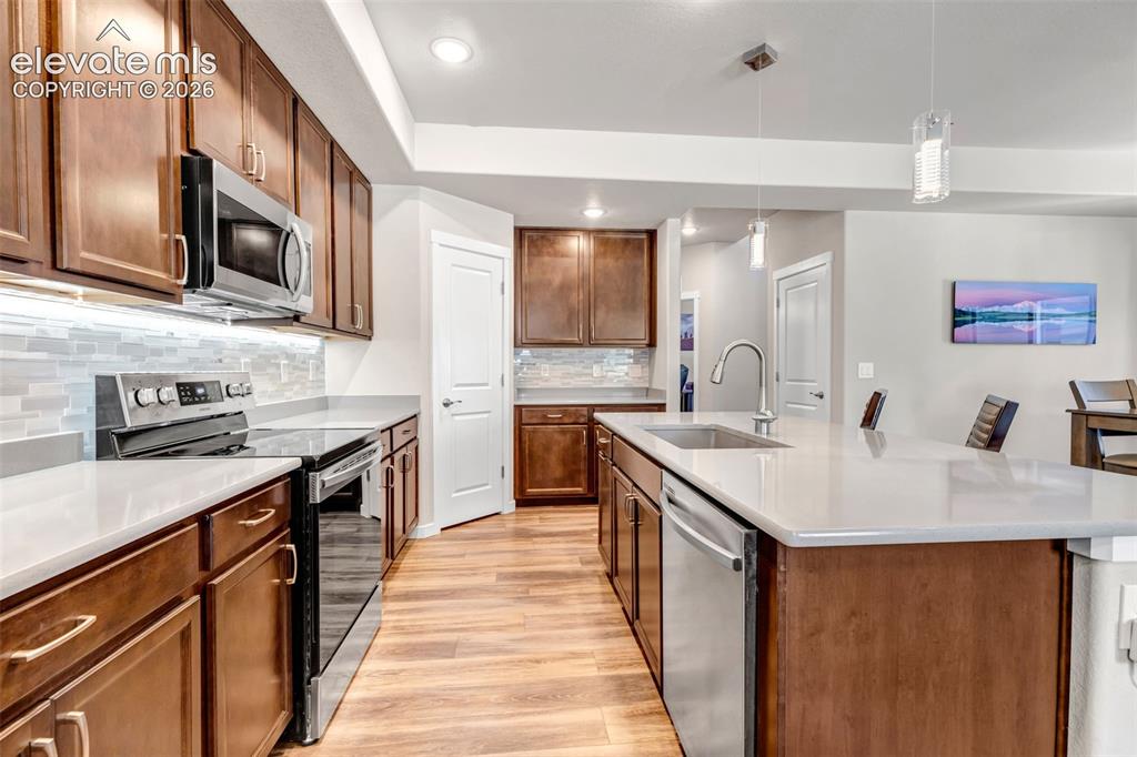Image 12 of 50: Kitchen