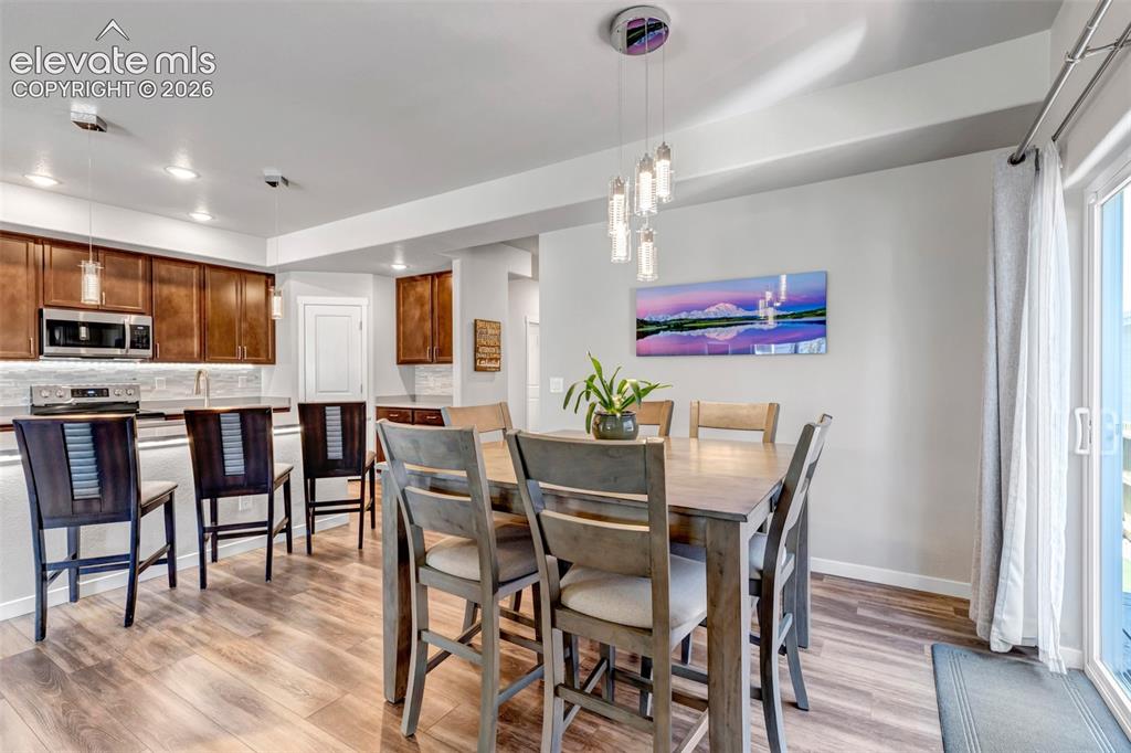 Image 14 of 50: Dining Area