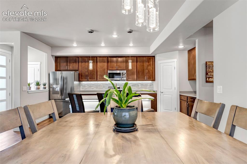 Image 15 of 50: Dining Area