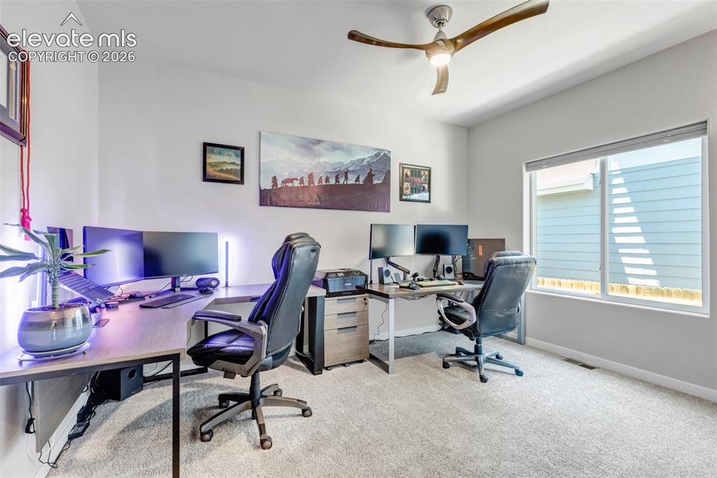 Image 19 of 50: Office